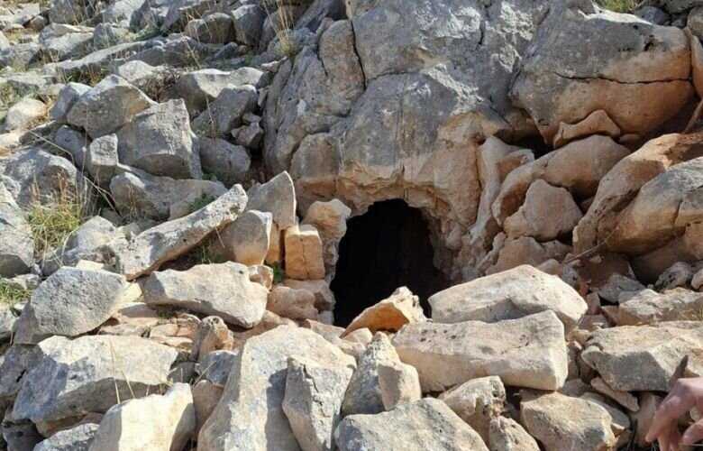 دورية للجيش تعثر على نفق غير مكتمل وقديم العهد في منطقة العاقورة – جبيل دورية للجيش تعثر على نفق غير مكتمل وقديم العهد في منطقة العاقورة – جبيل